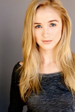 Lily Gibson interpreta Star Atwater