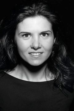 Isabel Naveira interpreta Alejandra