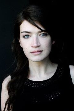 Anna Bederke interpreta Lucia Faust