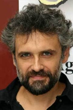 Pau Durà interpreta Serra