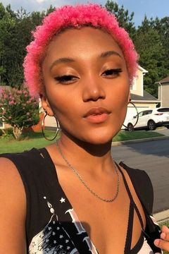 Jordan Kristine Seamón interpreta Caitlin Poythress