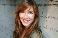 Katherine Flynn interpreta Receptionist Jill