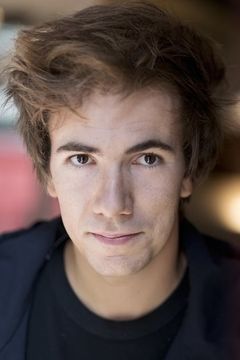 Xavier Guelfi interpreta Kevin