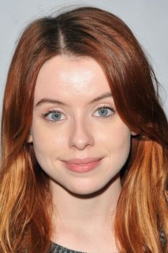 Rosie Day interpreta Summer