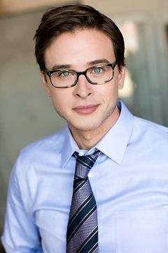 Grant Harling interpreta Crisp