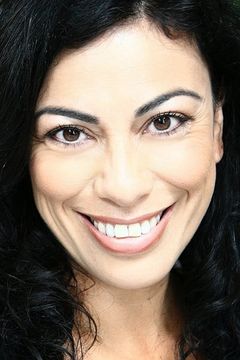 Carmen Aguirre interpreta Executive #1
