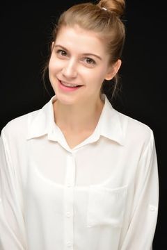 Anna Elisabeth Rihlmann interpreta German mother
