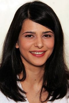 Lale Yavaş interpreta Inci Can