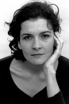 Louise Lemoine Torrès interpreta Journalist #1