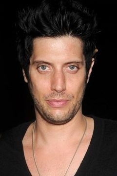 Shawn Andrews interpreta Robbie