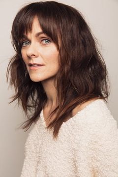 Courtney Cunningham interpreta Crystal