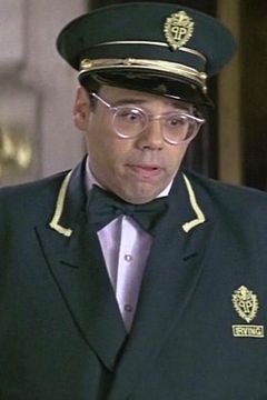 Irving Metzman interpreta Accident Witness (uncredited)