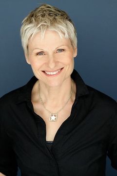 Julie Lemieux interpreta Girl Scout (voice)