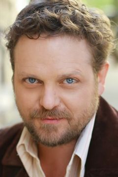 Bryant Carroll interpreta Train Conductor