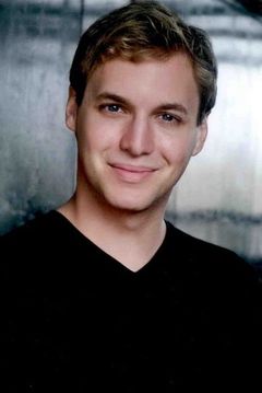 Jacob Kraemer interpreta Ted Bronski