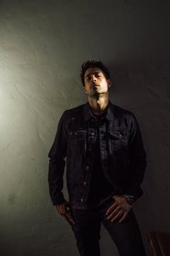 Ryan Caltagirone interpreta Frank Jr.