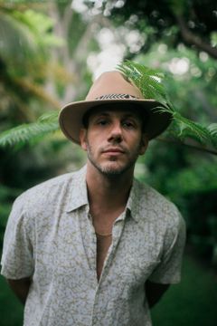 Maxx Hennard interpreta Tower Operator