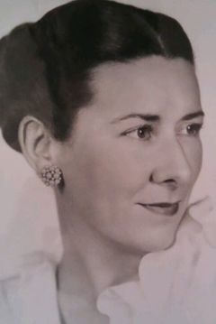 Maudie Prickett interpreta Hotel maid Elsie (uncredited)