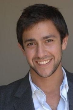 Jake Siegel interpreta Mike Coozeman