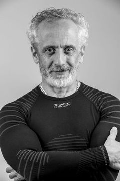 Vanni Fois interpreta Poliziotto #1 (Hannibal)