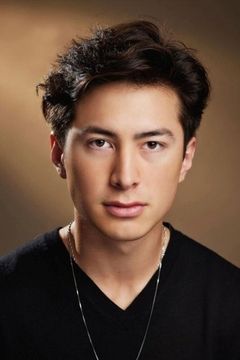 Hudson Williams interpreta Sean