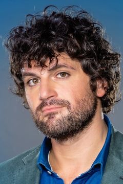 Frank Matano interpreta Paolo