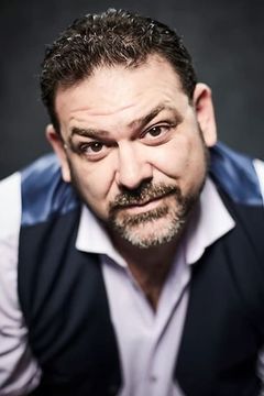 Paul Moniz de Sa interpreta Contractor