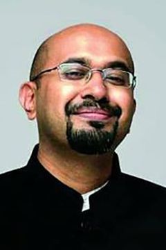 Ashwin Mathew interpreta Father Vincent