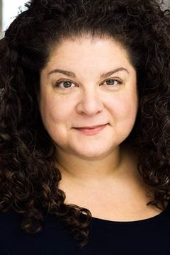 Lori Z. Cordova interpreta Magda