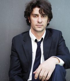 Pablo Vázquez interpreta Agente de policía 1
