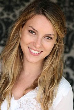 Rachel Crane interpreta Additional Voices (voice)