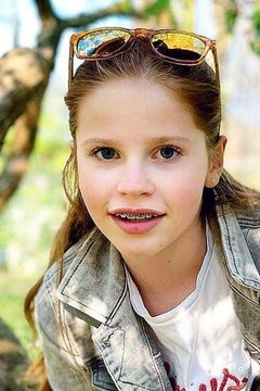 Elyza Silber interpreta Philippa „Pippa“ Flynt