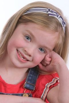 Isla Cook interpreta Katie