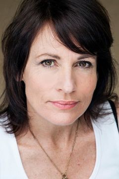 Judy McIntosh interpreta Mrs. Pevensie