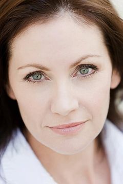 Stephanie Power interpreta Gold Room Supervisor