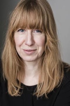 Nia Gwynne interpreta Alice Simpson