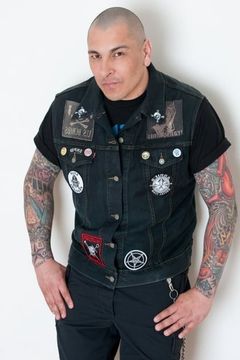 Franco Delgado interpreta Hank Loza
