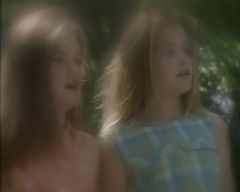 Courtney Barilla interpreta Music Box Girl