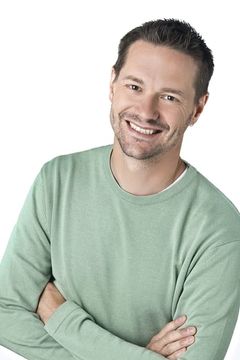 Matt Vogel interpreta Sgt. Floyd Pepper / Camilla / Sweetums / 80's Robot / Lew Zealand / Uncle Deadly / Roowlf / Crazy Harry (voice)