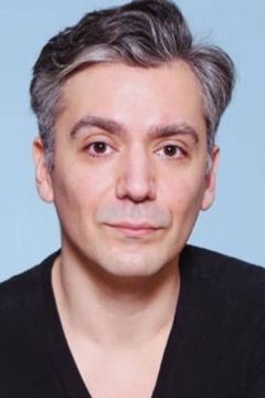 Pierre Grenier interpreta Un journaliste (uncredited)