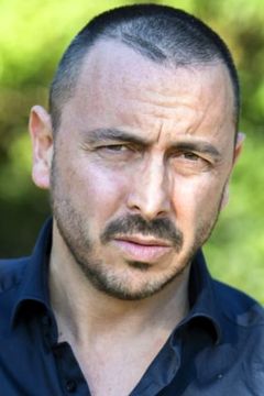 Maurizio Pepe interpreta Ispettore Penitenziaria - Tribunale