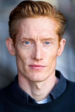 Jake Curran interpreta Traevor