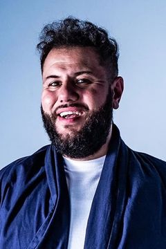 Mo Amer interpreta Karim
