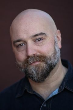 Craig Brewer interpreta Kegger Dancer