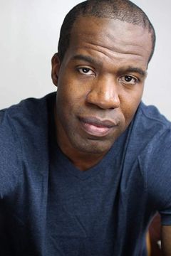 Barthelemy Atsin interpreta Joe