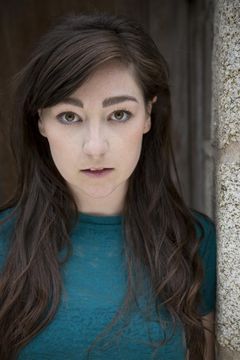 Cara Christie interpreta Clerk