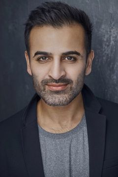 Riz Khan interpreta Kirk (B Team)