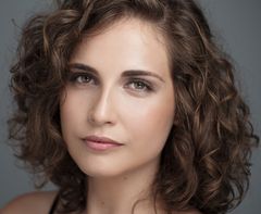 Laura Ledesma interpreta Julia