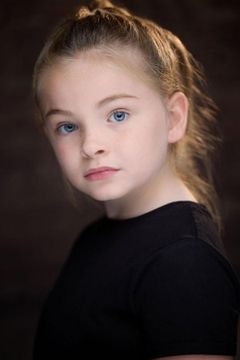 Irys Bea Williams interpreta Izzie Bevan