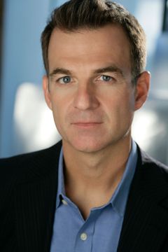 Greg Abbey interpreta Sky